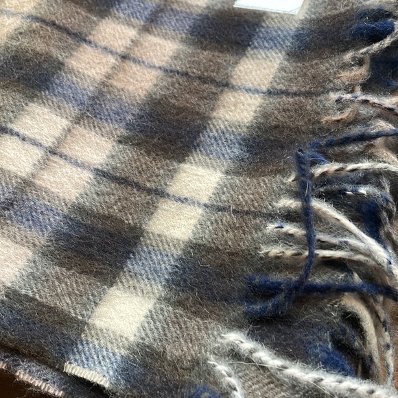 NWT Edinburg Cashmere 100% Cashmere Tartan Unisex Scarf in Winter Check - Picture 4 of 15